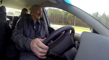 Лукашенко вообще таксистом работает