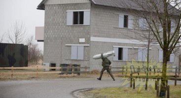 И сейчас такие есть;)Реально,у нас был прапор оружейник,он ФАБ-100 в одиночку на балку Ми-8 подвешивал.