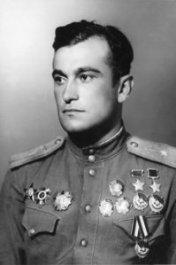 дополню и я вот:
Амет-Хан Султан, дважды Герой Советского Союза 
Выпускник 1-й Качинской военной авиационной школы в годы Великой Отечественной войны прошёл путь от лётчика до командира эскадрильи 9-го гвардейского истребительного авиационного полка. 31 мая 1942 совершил под Ярославлем свой первый воздушный таран немецкого бомбардировщика «Юнкерс-88». Участвовал в Сталинградской битве, в ходе которой зарекомендовал себя как признанный ас. Последний свой воздушный бой провёл 29 апреля 1945 года над находящимся в черте Берлина аэродромом «Темпельхоф», сбив «Фокке-Вульф 190» (30-я воздушная победа).
После войны — лётчик-испытатель Лётно-исследовательского института в Жуковском, подполковник (1946), заслуженный лётчик-испытатель СССР (1961), лауреат Государственной премии СССР (1953). За время лётной работы он освоил около 100 типов летательных аппаратов, его налёт составил 4237 часов. Погиб при испытании самолёта 1 февраля 1971 года. 
его фото и самолета на котором он закончил ВОВ