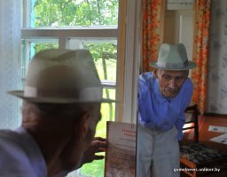 funsuslik.ru/post/87506_poslednie-iz-mogikan-istoriya-cheloveka-kotorogo-o
 с этого адреса и картинок там ещё много, и текста больше.