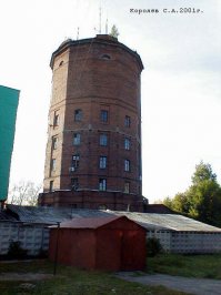 1) Бывшая  водонапорка  в самом центре Владимира у  золотых ворот. Ныне шикарнейший краеведческий (типа) музей.
2) Здание  Владимирского водоканала. Офисная  водонапорка )
(ныне отреставрировано и со стеклопакетами)