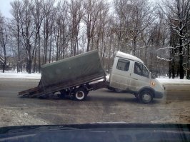 Грузовик встал на дыбы