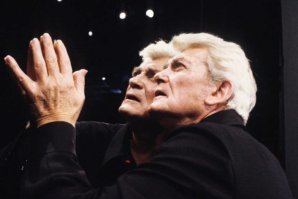 Здесь на Бориса Щербакова похож