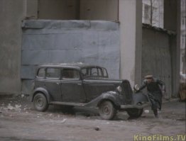 И пару раз "на день"... А вот вопрос? Что за осколки вокруг машины, и как фильм называется?...:)