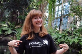 Весёлое у неё было детство. Но девочка выросла.