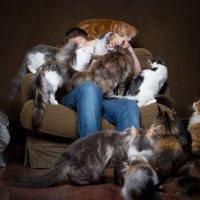 Это сам фотограф. Не стёб, это Robert Sijka