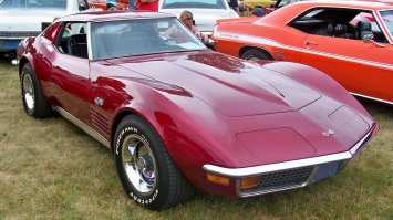 Я когда права получил мечтал о корветте и на шроте нашел всего 3 тысячи долларов. тогда отговорили, а сейчас локти кусаю. Такой же 72 года 27000 долларов