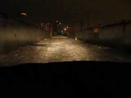 Вообще у автора что-то со светом на авто, или лампы китайские или впечатление что горит только левая фара, а в правой габарит еле светит. На солярисе не такой убогий свет что бы не заметить железяку на такой скорости. 
Вот обычный ближний свет на солярисе: