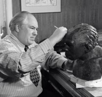 :)Долго же британские учёные ждали внедрения технологии 3-D моделирования, решив не обращаться к доктору исторических наук, антропологу, археологу и скульптору М.М. Герасимову - автору методики восстановления внешнего облика человека на основе скелетных остатков — так называемого «метода Герасимова». На соседнем фото - образ Тамерлана, восстановленный по черепу.