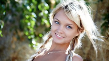 Девушки тоже красивые...