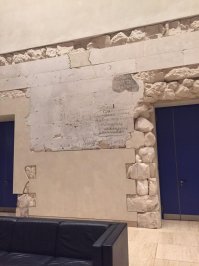 "Автографы" советских солдат на стенах Рейхстага - еще один символ Победы