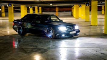 Волчок тоже на совесть сделали 326 кобыл не шутка!Кто не в курсе mercedes e 500 w124 хотя,я думаю фильм Такси все видели немчуры вставляли банки именно на таких мерсах.