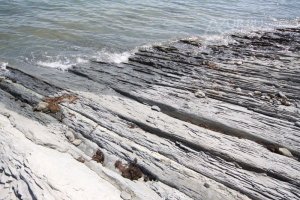 Окрестности Новороссийска: Мысхако. Конечно, не такой масштаб, и фото попроще, но в жизни - реальная красота,  особенно в шторм или наоборот, в отлив.