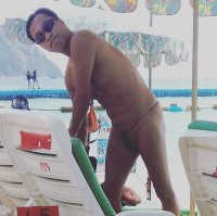 У него во внутрь что ли? Чёта не въехал.