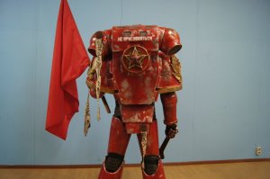 - Шапка противоударная. Даже подение с горки  башкой в  низ, в  данном, детском  аналоге  лётного  шлема,  был  сравнительно безопасен.
- Шарф  колючий . Предотвращал попадание  снега за шиворот и перелом  шейного позвонка  в случае  вышеупомянутого падения  с горки. Самый не любимый предмет  гардероба !
 -Куртка с пугавицами и петлицами. Облегчённый для  использования  детьми  вариант  тяжлого бронежелета  высшего  класса защиты.   Удар  лыжной  палкой в спину  со всего  замаха можно было  банально не заметить.   Почти не пачкался, не рвался ( кроме петлиц и пуговиц )  Мог использоваться  при  температурах от  +5  до  -30 без риска вспотеть или замёрзнуть.
 -Варежки  на резинке.  При намерзании  льда и снега успешно используются  как цеп в  детских конфликтах. Не смотря  на резинку  часто теряются. Тёплые  но  при любой  температуре  руки  всё  равно  придётся временами отогревать.
 -Штаны  защитные, ноские, при падении на коленки поваляют  отделаться  неприятными  ощущениями но  не повредить коленные  чашечки.  Протираются  именно на коленках  либо на задниц  в виду возможности  на горке с разбегу  упасть именно  на коленки или  задницу  для  быстрого спуска без вреда  для  здоровья. По некоторым  сведениям  делались из наноткани  секрет которой  ныне   утерян, в подтверждение  данной  теории   защитаны  попытки  использовать аналогично  джинсы, что  приводят к немедленному   приведению в негодности и джинс  и\или  коленок.
 -Ботинки  неубиваймые, предположительно из кожи  дракона. Подошва  выдерживает наступание  на вертикально  торчащий  гвоздь без повреждения ноги, случаев  износа данной  обуви  не зарегистрировано.