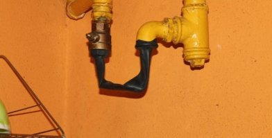 труба, похоже , газовая, о это не смешно уже