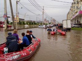 В Парижском переулке Краснодара тонут машины