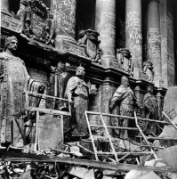 Я один вижу у стен фигуры Русских князей и воинов?