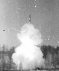 "Пункты управления" у нас назывались "КП" (командные пункты). Сам я служил на КП дивизии 4 Харбинской дивизии РВСН под Читой. Потом шли КП ракетных полков (их было 12). 
А сами ракеты находились на "точках" в шахтах, в глухой тайге. где постоянно находилась только охрана. Для обслуживания ракет выезжала бригада и производила регламентные работы.