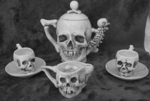 Чайный сервиз для "Семейства Адамс".