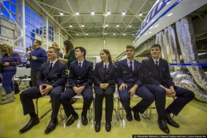 у парняги слева лыжи зачётные