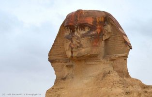 Где ВСЁ осыпалось за 100 лет? И в древности разрушалось и сейчас разрушается. Экология современного мира тоже вносит свою "лепту". Вот такие современные дожди весьма губительны для камня, видно невооруженным взглядом. А дожди в Египте не редкость, как многие думают.