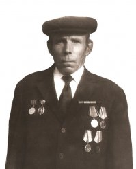 Мой дед, Астраханцев Александр Иванович 1915 г.р.
Старшина, в РККА с 01.05.1939 года 
Место призыва: Кировская обл.
Место службы: 184 стрелковая дивизия.
09.12.1943 Медаль «За отвагу»
25.08.1944 Медаль «За боевые заслуги»
18.02.1945 Медаль «За боевые заслуги»