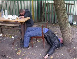 Да, аккуратнее надо, а то можно так быстро заснуть, что даже не успеешь переодеться в пижаму.