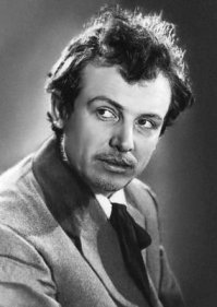 Иннокетий Смоктуновский в роли князя Мышкина. Поговаривают, что после этой роли Смоктуновский оказаться в психбольнице.... 
(Люди с клиповым мышлением проходят мимо).