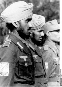 Да там всякой мрази хватало.Даже евреи,негры и индусы...