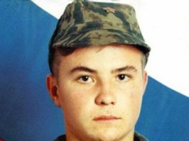 Евгений Александрович Родионов.После 100 дней плена и жестоких пыток, Евгению Родионову и его сослуживцам было предложено снять нательный крест и принять ислам. Евгений Родионов отказался снять крест, за что был обезглавлен.
 Шайа ЛаБаф. 
Во время съемок в фильме "Ярость" актер решил полностью вжиться в образ юного американского танкиста, участвующего в оккупации Германии в 1945 году. Шайа несколько месяцев не мылся, выдрал здоровый передний зуб, ножом делал порезы на лице и даже (!!!!!!!!!!!!!!!!!!!!!!!!!)отказался от иудаизма и принял христианство!!!!!!!!
Вопрос:Чего стоила вера для этих людей?