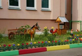 Ужас какой-то

Детский садик, должен выглядеть вот так!