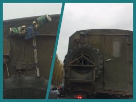 Есть чуть синей. Приглядитесь. )))