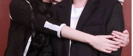 Абсолютно похер. Кроме одного:

Что это, б.лядь? Чувствительный протез "SmartHand"?
(Не сочтите за рекламу)