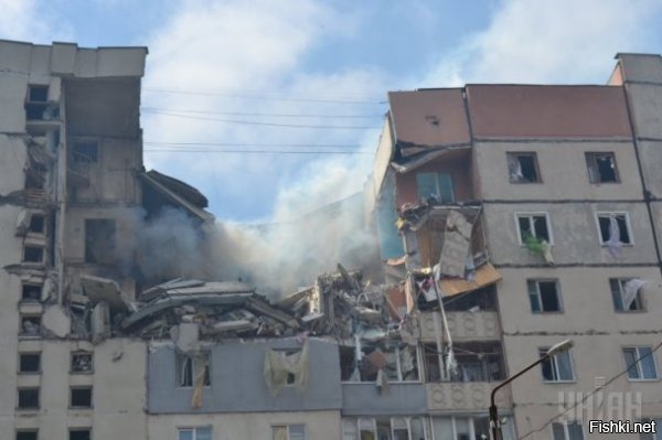 На бытовое оборудование - не более 240 мм водяного столба - так называемое "низкое" давление (реально - 160 - 180). Но и его хватило бы, чтоб резинку раздуть.

И, боюсь, не помогла бы тогда даже самая синяя изолента...