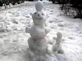 Во дворе такие чмуры стоят ))