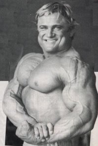 Том Плац не забывал про лицо....