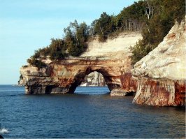 Завораживающие снимки.  Но Великие озера прекрасны и в спокойном состояние

Канаду называют «страной озер». Именно здесь сосредоточено самое большое количество озер по всему миру - два миллиона .

Система Великих озер Канады является самым большим скоплением пресных вод на  планете и уступает по объему лишь Байкалу. Все озера страны – Онтарио, Мичиган, Гурон, Верхнее, Эри соединяются между собой.