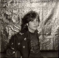 Юрий Лоза негодует. Кто такие Битлс? Почему Битлс?
В ответ он публикует свою первую и свою последнюю фотографии.