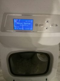 Спасибо, но вот этот друг на фотографии позволяет мне не думать о железе, мутности и так далее. И не только он.