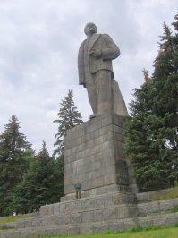 Мне этот нравится, рядом с г. Дубна на соединение Волги и КиМ.
Всего то 120км от Москвы.