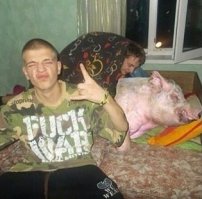 а кто из приведенного здесь фото в армию уходит ??