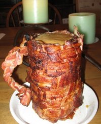 Лучше кружки из бекона разве что фаршированное яйцо.