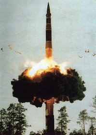 "..Ну все вы знаете про Ратник - а вот про английскую FIST - думаю нет.. 

Начинай, но это тебе не поможет, ибо есть такая ..такая маленькая боеГОЛОВКА - что после этого - всё бесполезно... и  зато мы, знаем об этом, в отличие твоих островных британцев ))