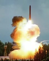 "..Ну все вы знаете про Ратник - а вот про английскую FIST - думаю нет.. 

Начинай, но это тебе не поможет, ибо есть такая ..такая маленькая боеГОЛОВКА - что после этого - всё бесполезно... и  зато мы, знаем об этом, в отличие твоих островных британцев ))