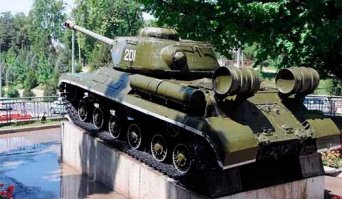 Один из этих красавчиков до сих пор стоит и у нас в Душанбе неподалеку от главно площади по ул. Шевченко, прям на кольцевой. Один из лучших памятников города!
Собственно вот он на фотках.