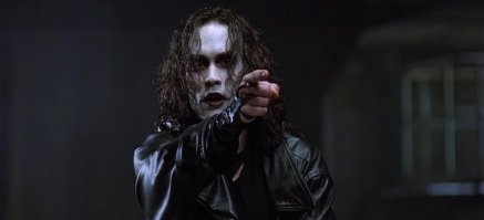 да гонят.Видно что почти все он взял с Ворона,даже поклон его в фильм.