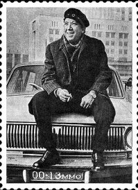 А ещё Ю. Никулин был заядлым автомобилистом и неизменным поклонником Волги.