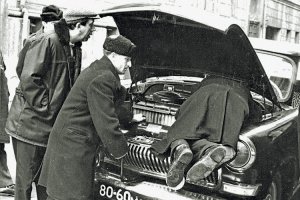 А ещё Ю. Никулин был заядлым автомобилистом и неизменным поклонником Волги.