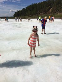 Нашим детям летом не страшен даже лед) мы царствуем на троне из него)а летом у нас так красиво... и рыбалка какую пожелаешь! С наступающим новым годом из далекого города Якутска!!! P.S. сегодня очень тепло , -33 приезжайте в марте на открытие ледового городка, и лыжной трассы "Техтюр", не пожалеете!